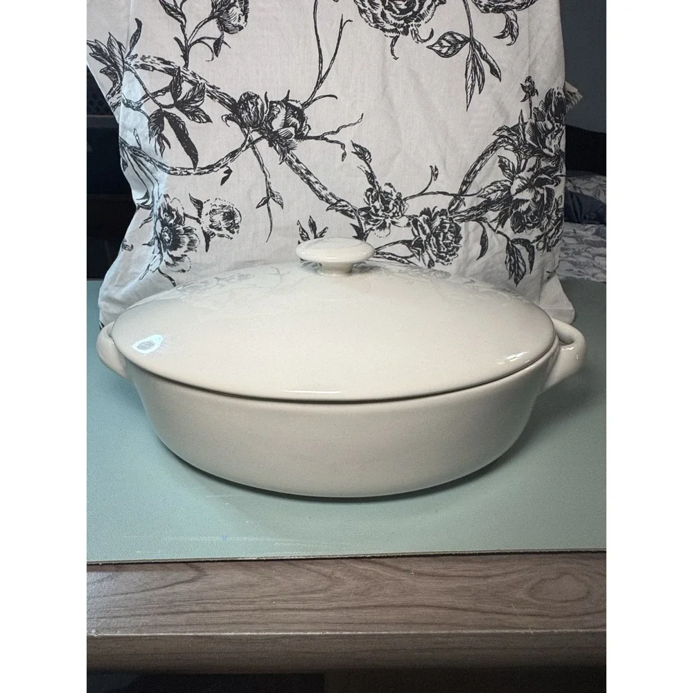 10 Strawberry Street Cream Casserole Dish with Lid & Handles Oval Glazed